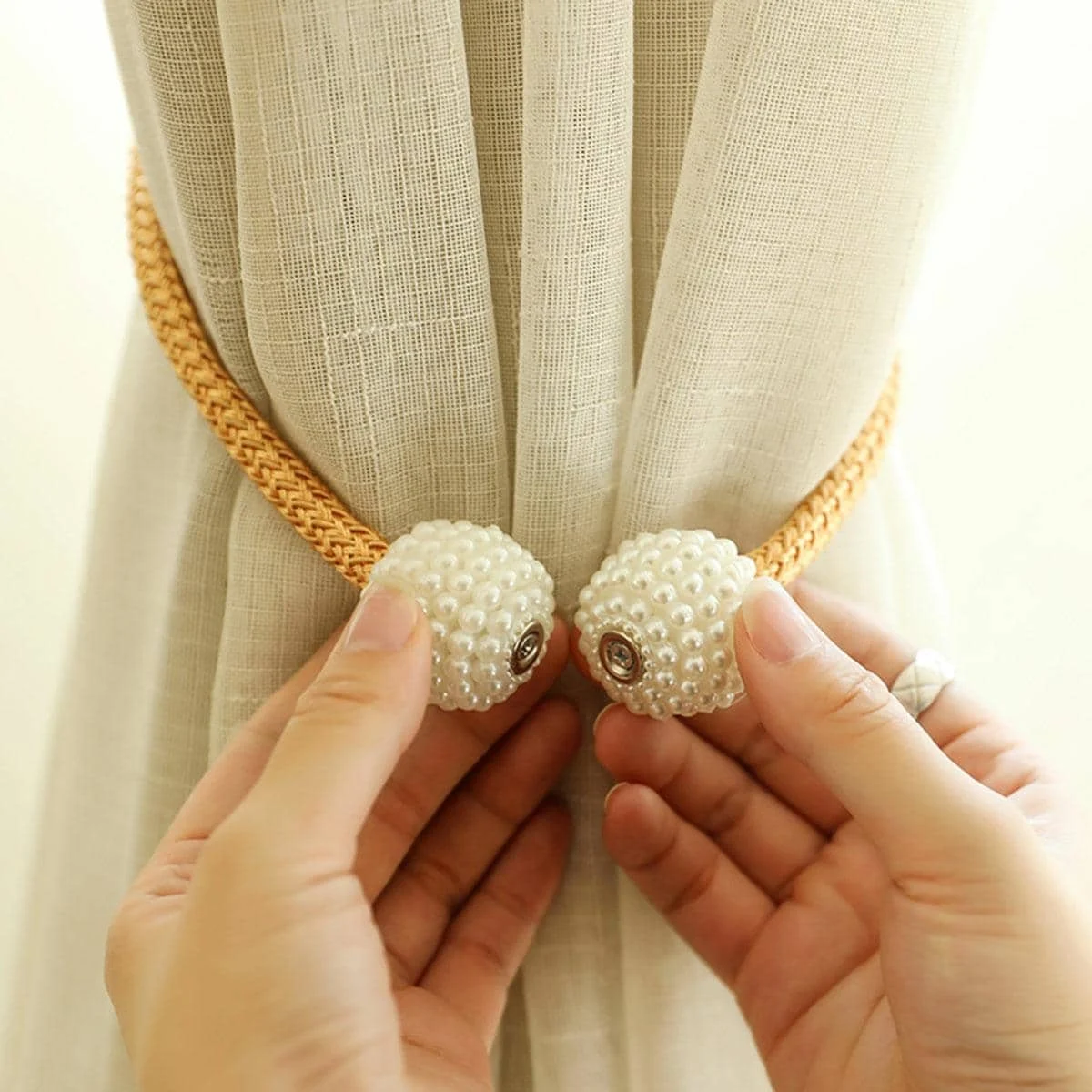 AVEX – Bratara magnetica de prindere perdele/draperii, model PEARLS