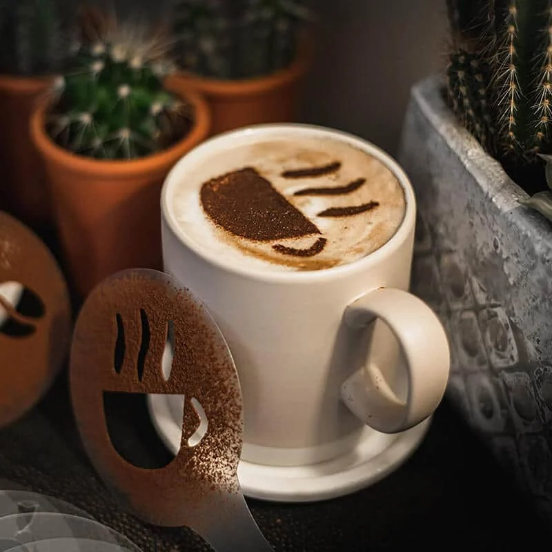AVEX – Set 16 sabloane reutilizabile pentru ornarea desertului sau a cafelei