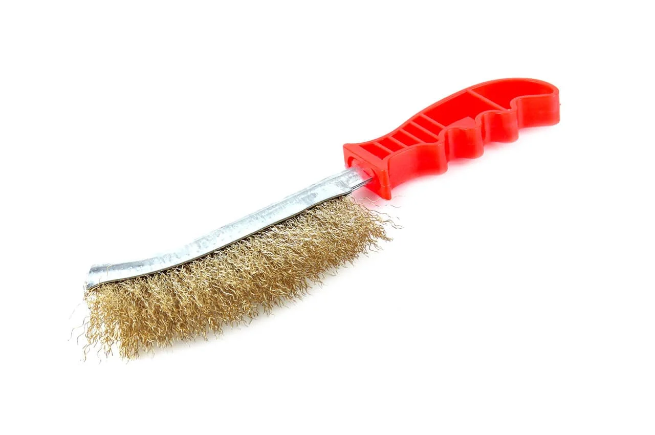 AMIO – Perie de sarma cu peri sertizati, placati cu alama si maner din platic, lungime totala 25,5 cm