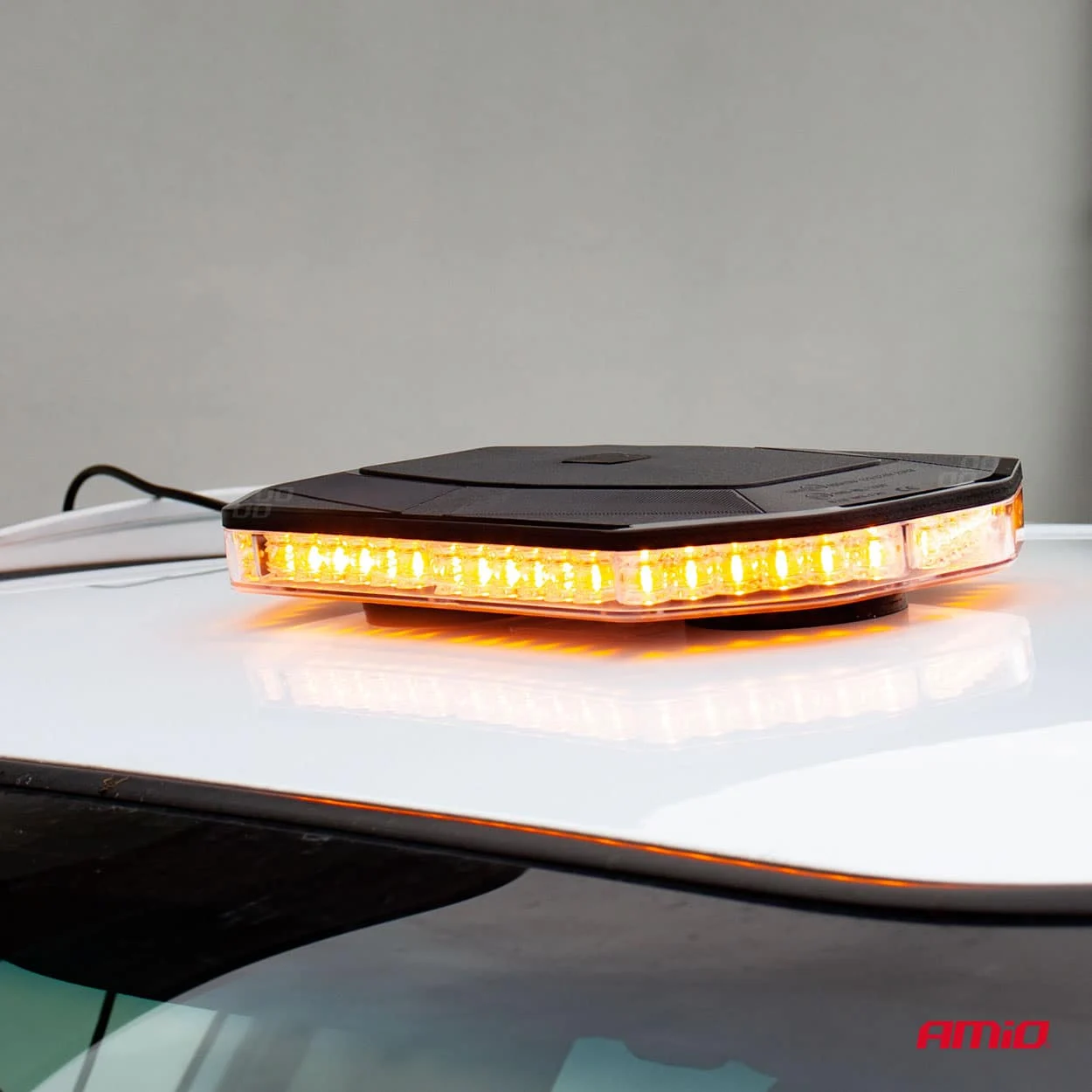 AMIO – Rampa luminoasa girofar, culoare Orange, alimentare 12/24V, 48 LED uri, protectie IP56, montaj cu magnet