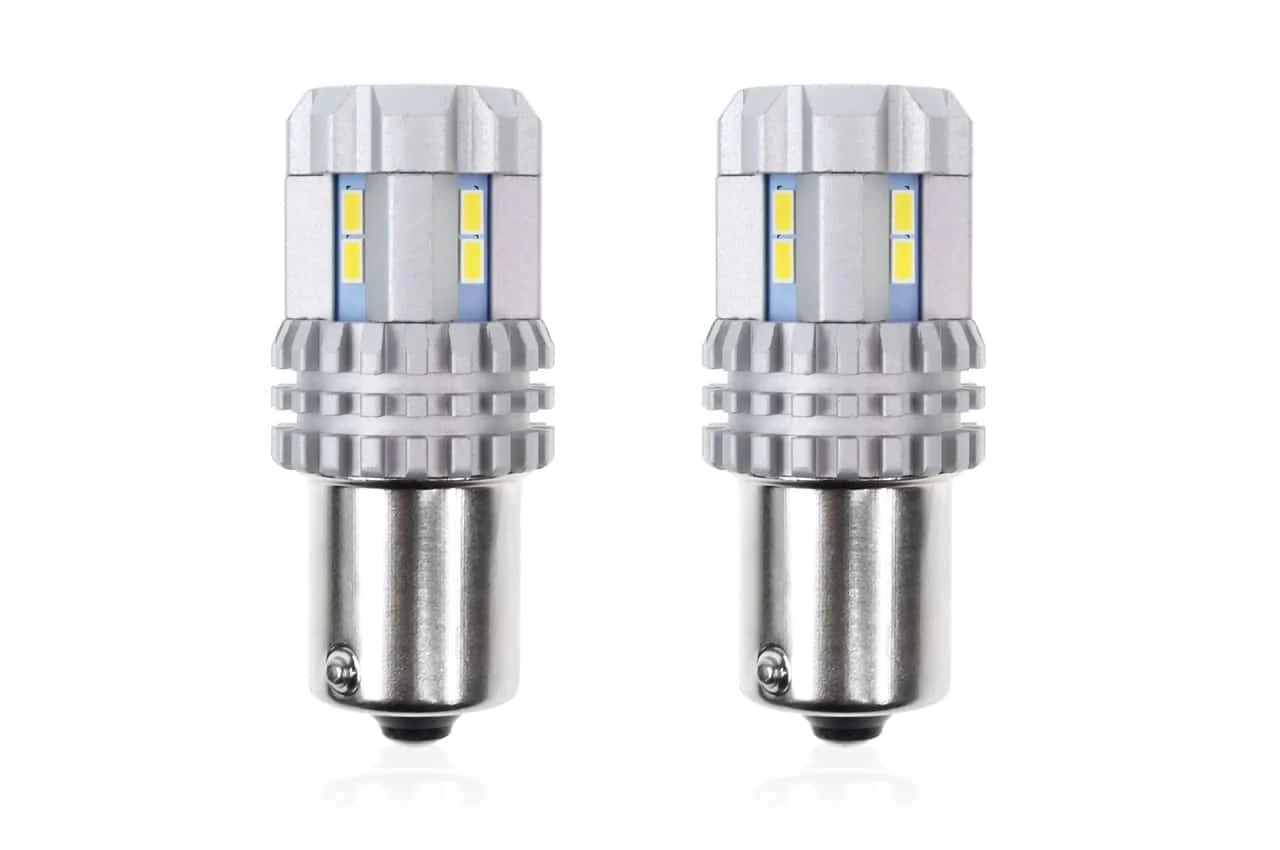 AMIO – Set becuri auto cu LED CANBUS compatibil P21 R5W/R10W 22 SMD Alb 12V/24V, destinat competitiilor auto sau off road