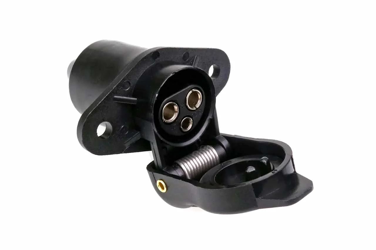 AMIO – Priza remorca din plastic cu 3 pini