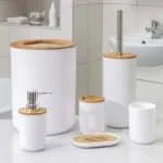 Set Elegant pentru baie format din 6 piese, ABS + lemn, culoare alb/maro