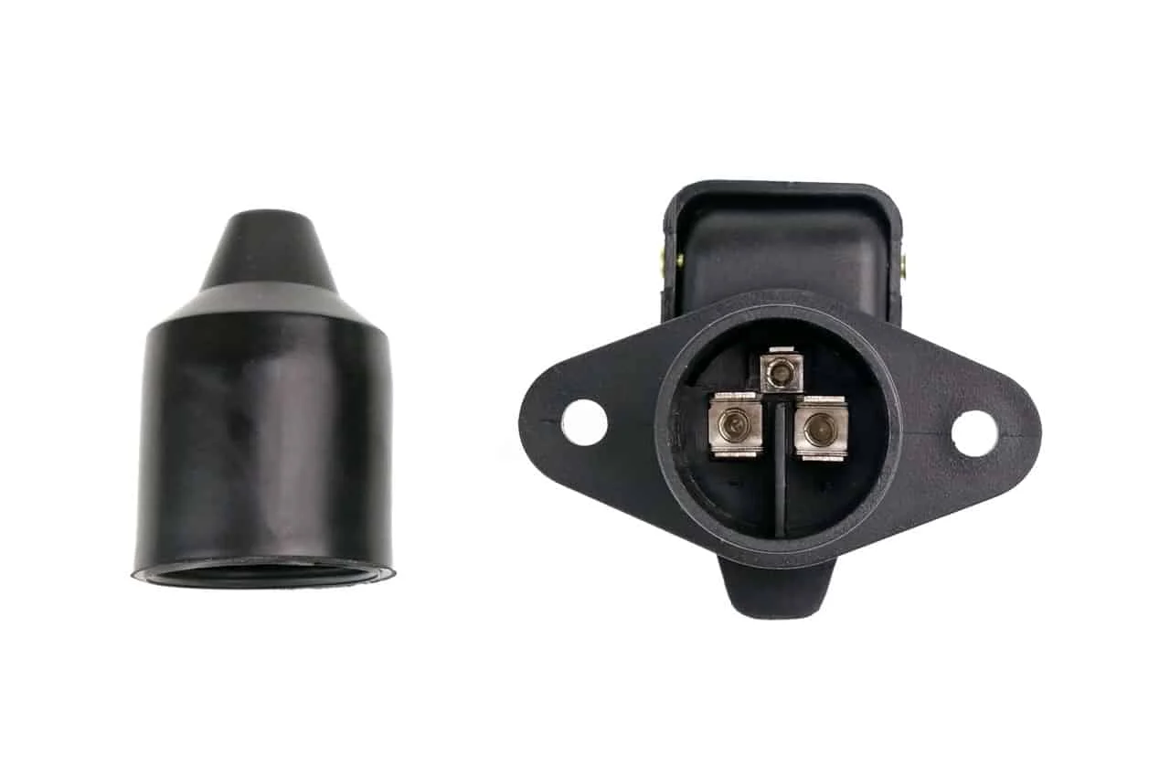 AMIO – Priza remorca din plastic cu 3 pini