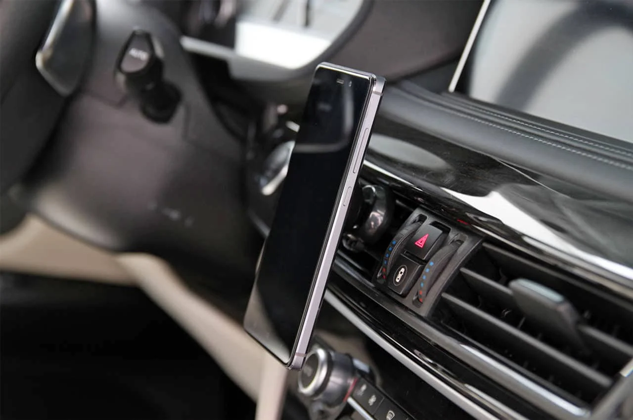 AMIO – Suport auto pentru telefon magnetic HOLD 02