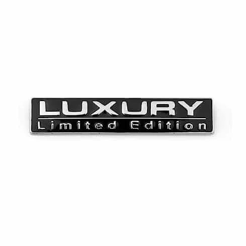 AVEX – Emblema auto metalica LUXURY, reliefata 3D, dimensiune 7,5 x 1,5 cm