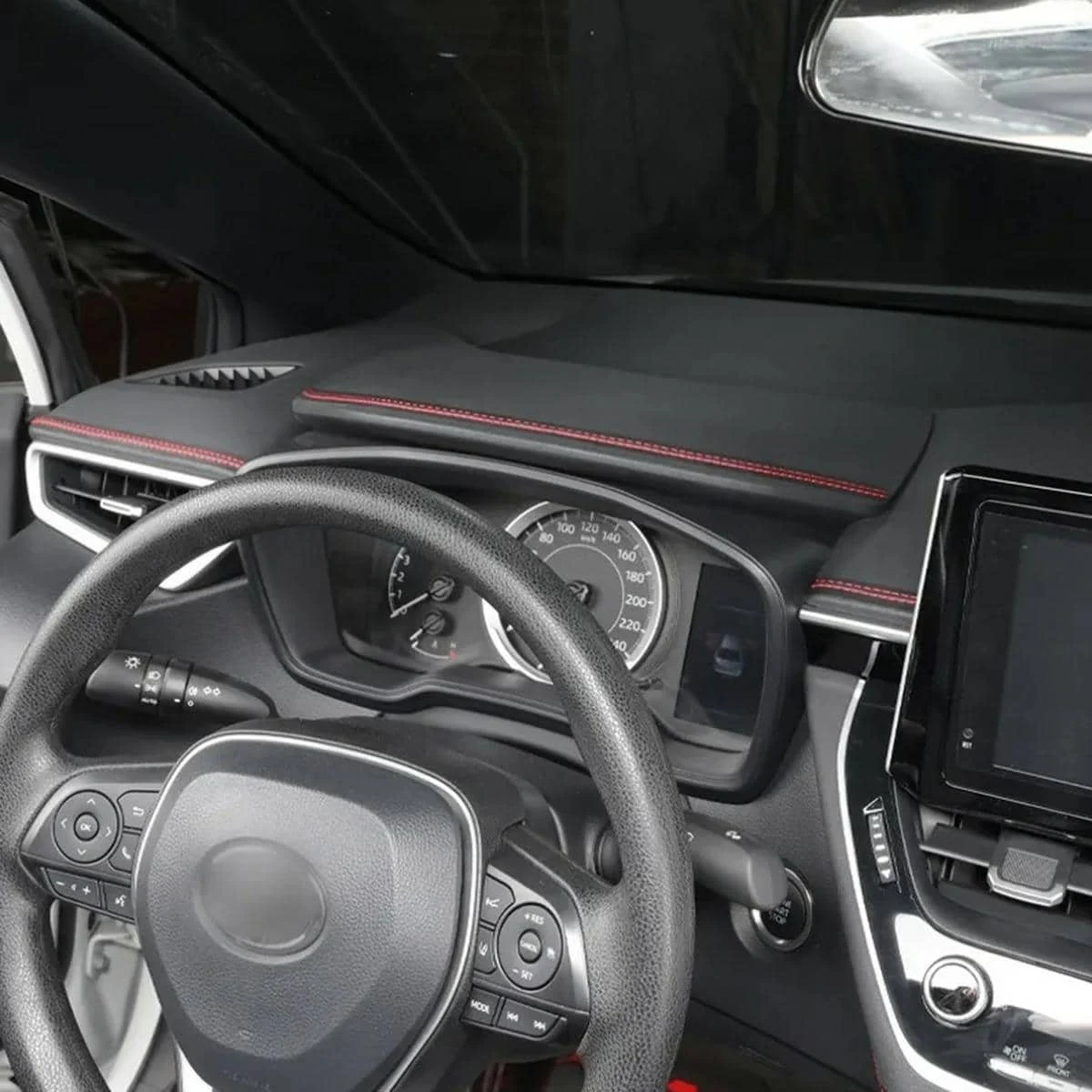 AVEX – Banda decorativa pentru interiorul vehiculului, lungime 2m, din piele ecologica, culoare Neagra + cusatura Rosie