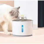 Adapator automat electric pentru caini si pisici, model Fountain, capacitate 2,4l, alimentare 5V, 1,5W